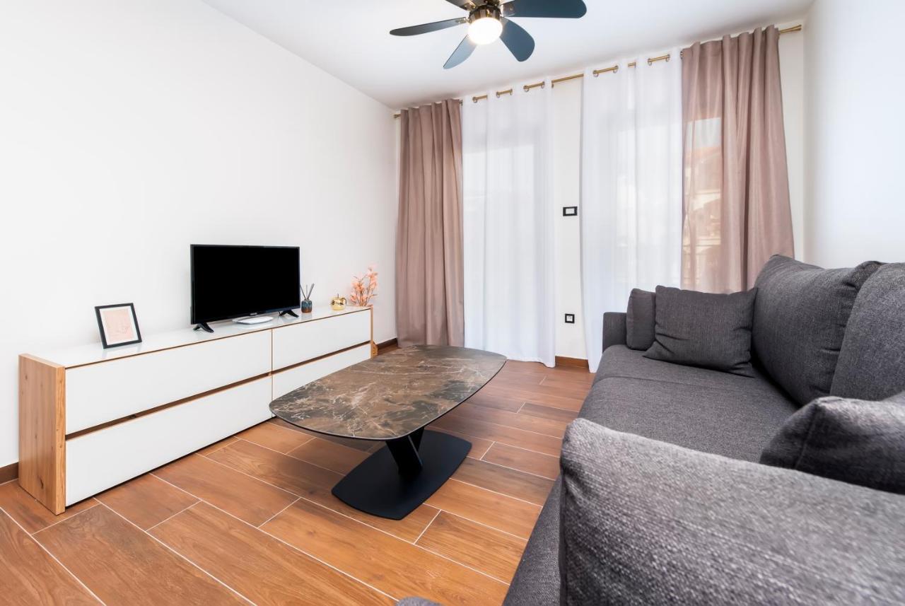 Apartments Sanja-New Renovated Ровинь Экстерьер фото