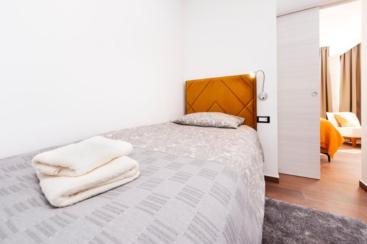 Apartments Sanja-New Renovated Ровинь Экстерьер фото