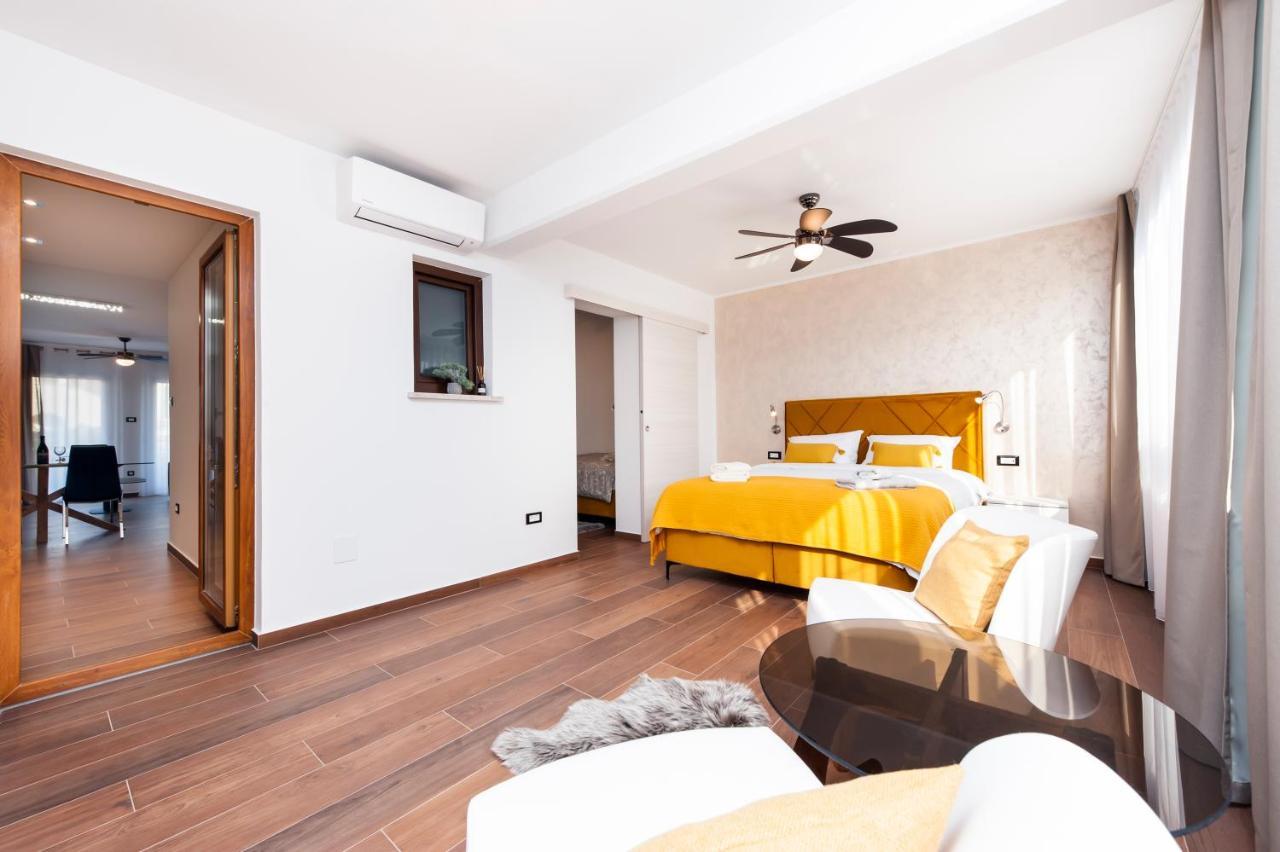 Apartments Sanja-New Renovated Ровинь Экстерьер фото