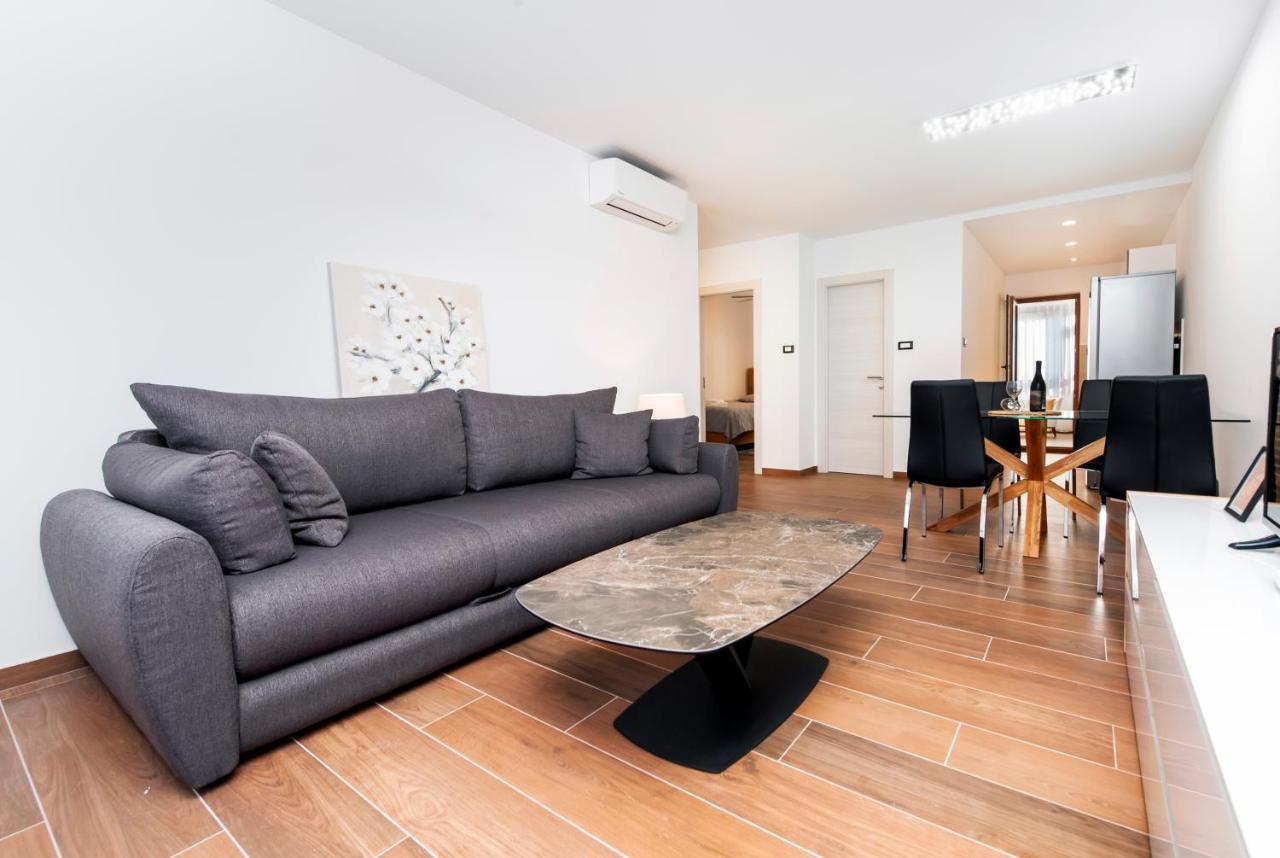 Apartments Sanja-New Renovated Ровинь Экстерьер фото