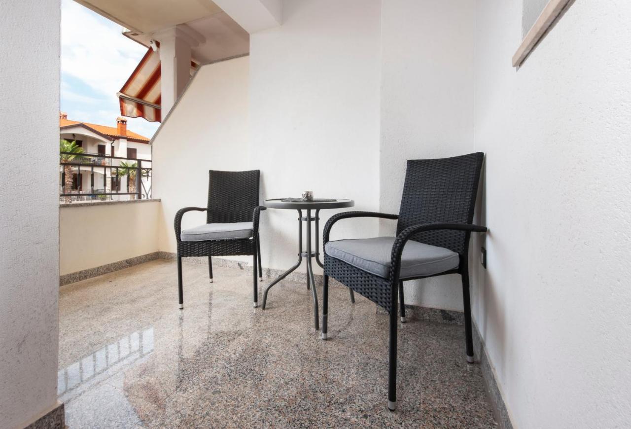 Apartments Sanja-New Renovated Ровинь Экстерьер фото