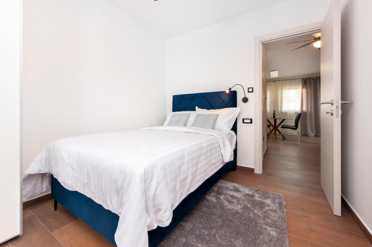 Apartments Sanja-New Renovated Ровинь Экстерьер фото