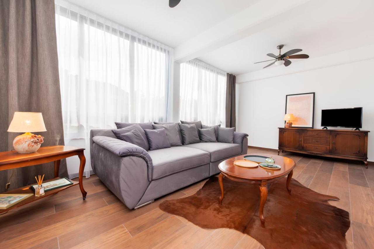Apartments Sanja-New Renovated Ровинь Экстерьер фото