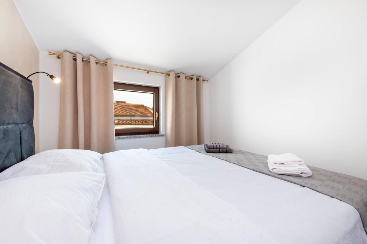 Apartments Sanja-New Renovated Ровинь Экстерьер фото