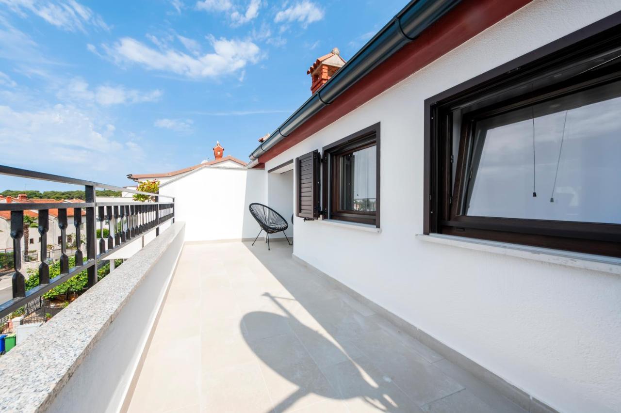 Apartments Sanja-New Renovated Ровинь Экстерьер фото